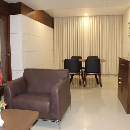 Hotel Grand Gayathri Khammam Exterior photo