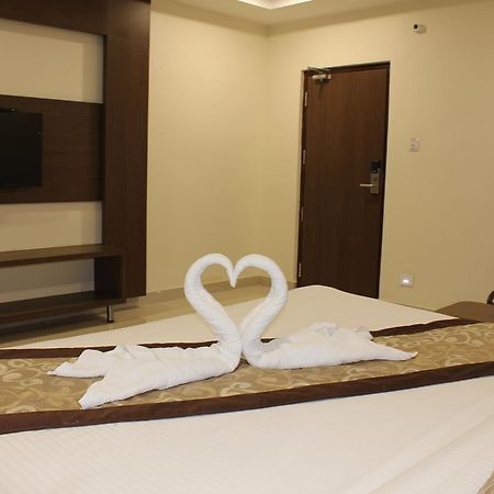 Hotel Grand Gayathri Khammam Exterior photo