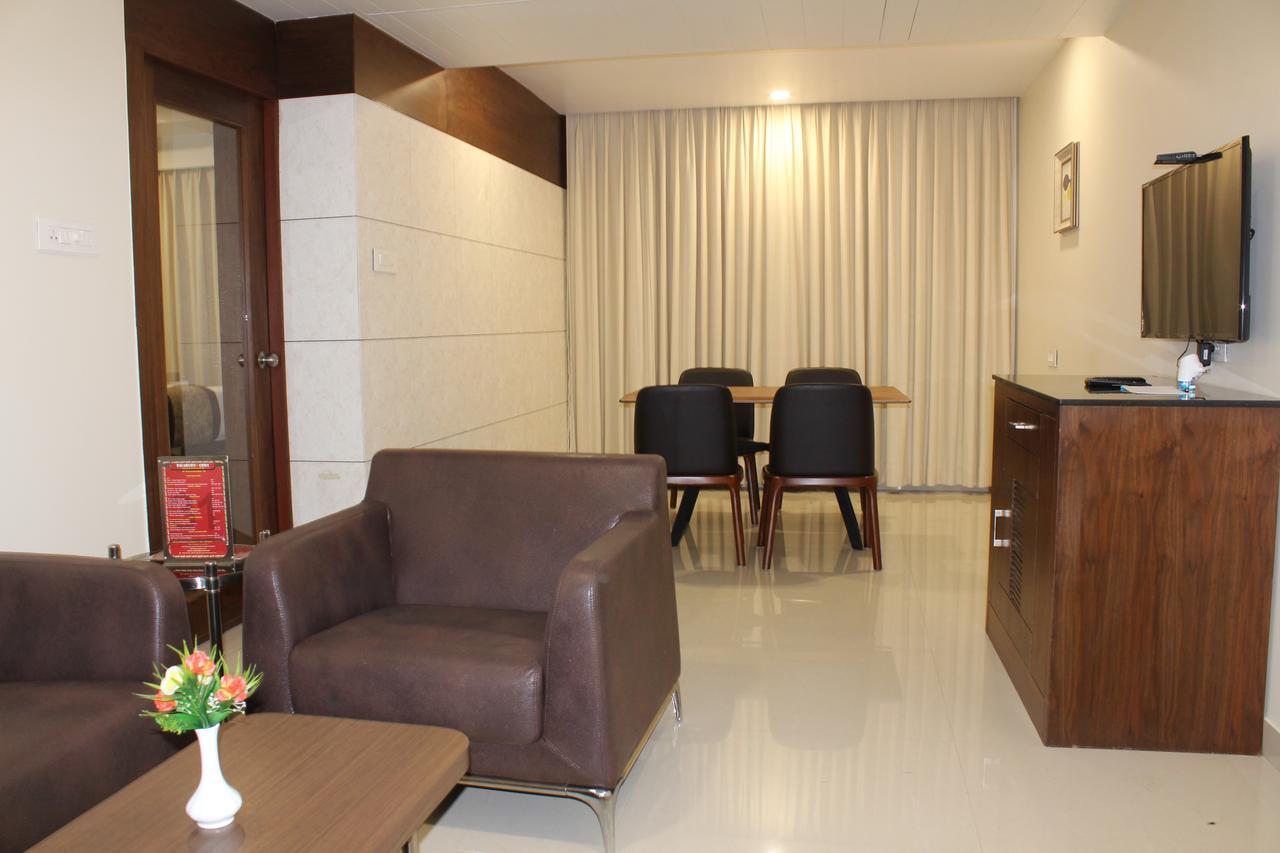 Hotel Grand Gayathri Khammam Exterior photo