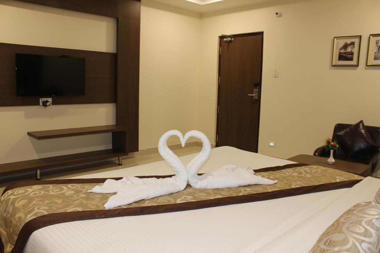 Hotel Grand Gayathri Khammam Exterior photo