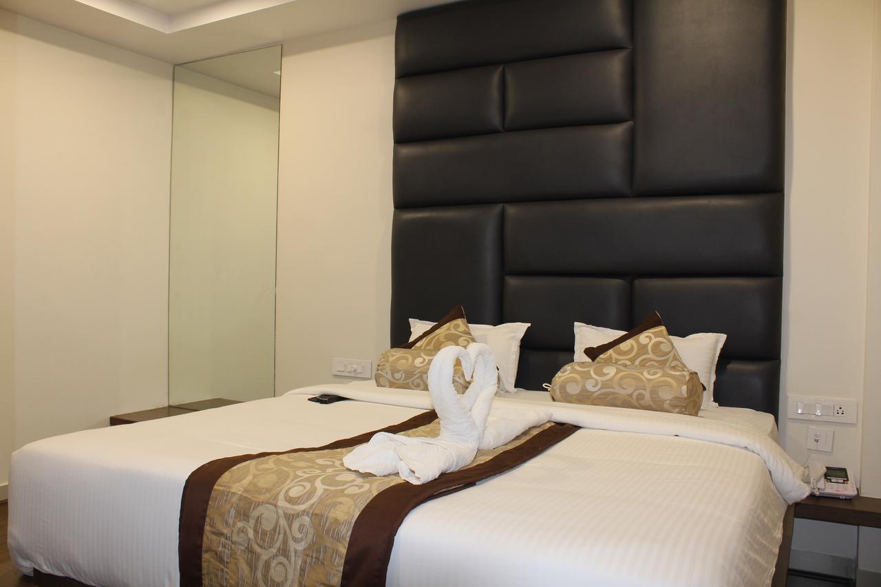 Hotel Grand Gayathri Khammam Exterior photo