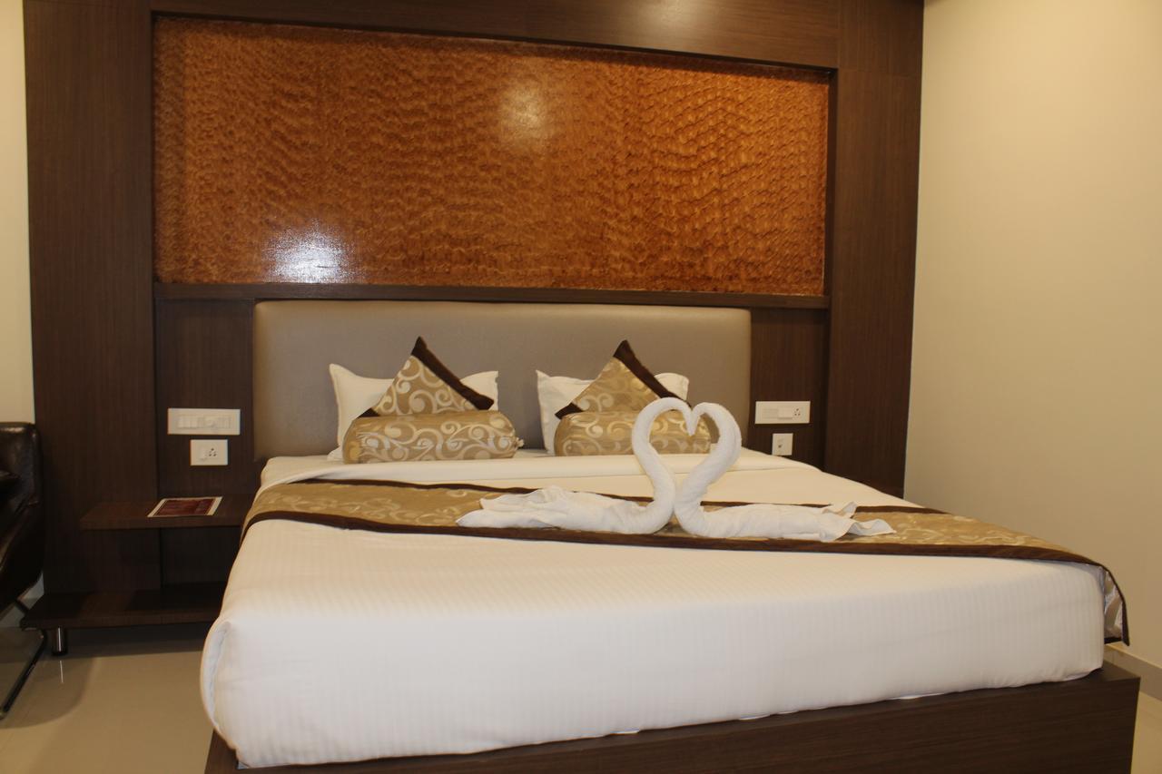 Hotel Grand Gayathri Khammam Exterior photo