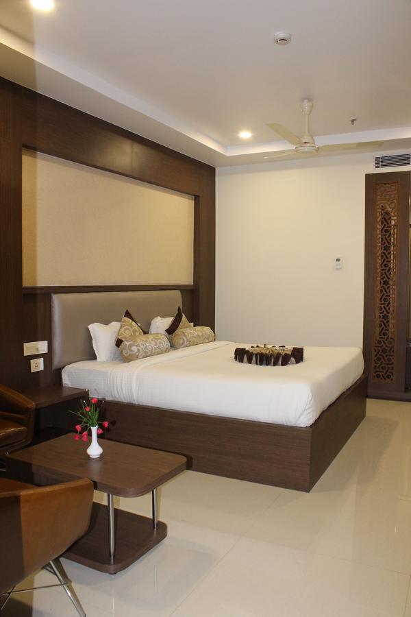 Hotel Grand Gayathri Khammam Exterior photo