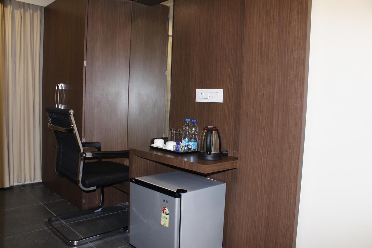 Hotel Grand Gayathri Khammam Exterior photo