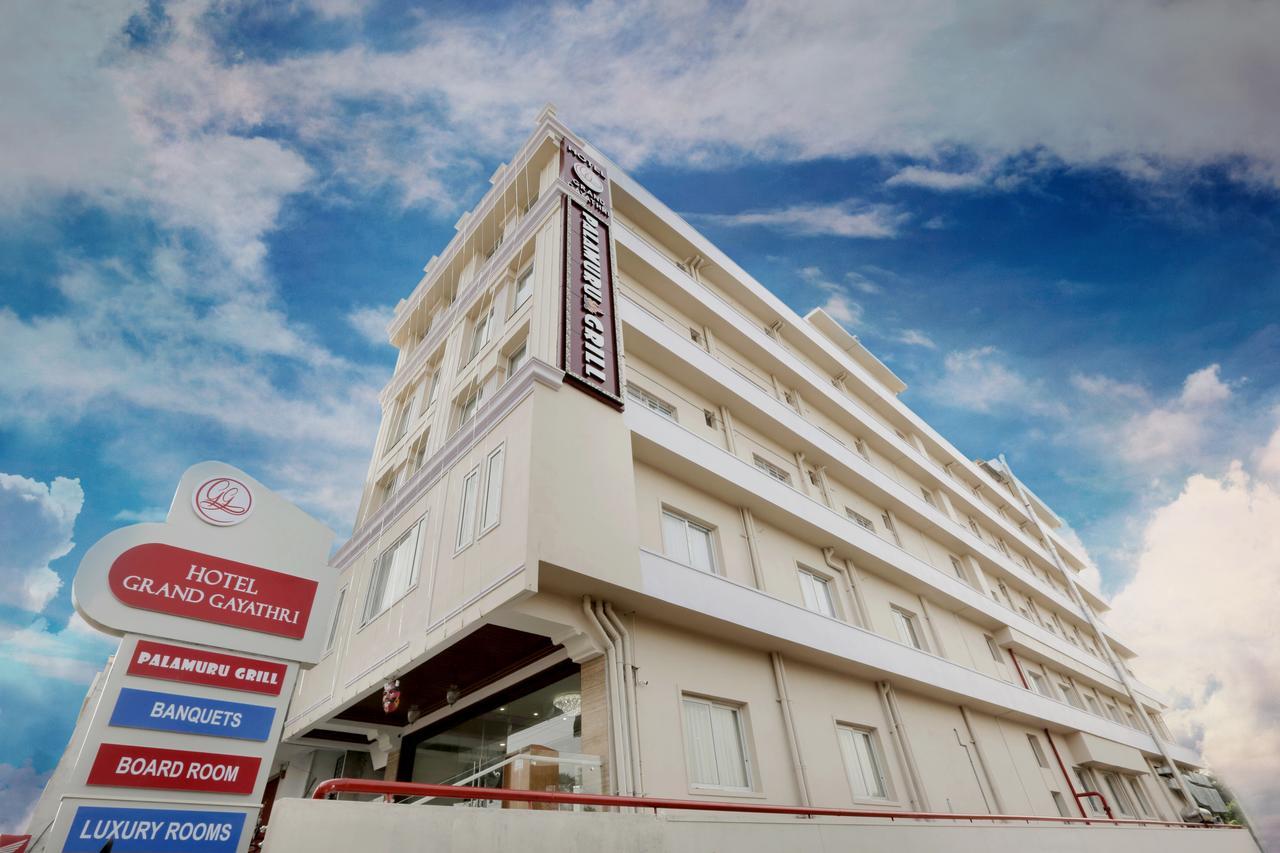 Hotel Grand Gayathri Khammam Exterior photo