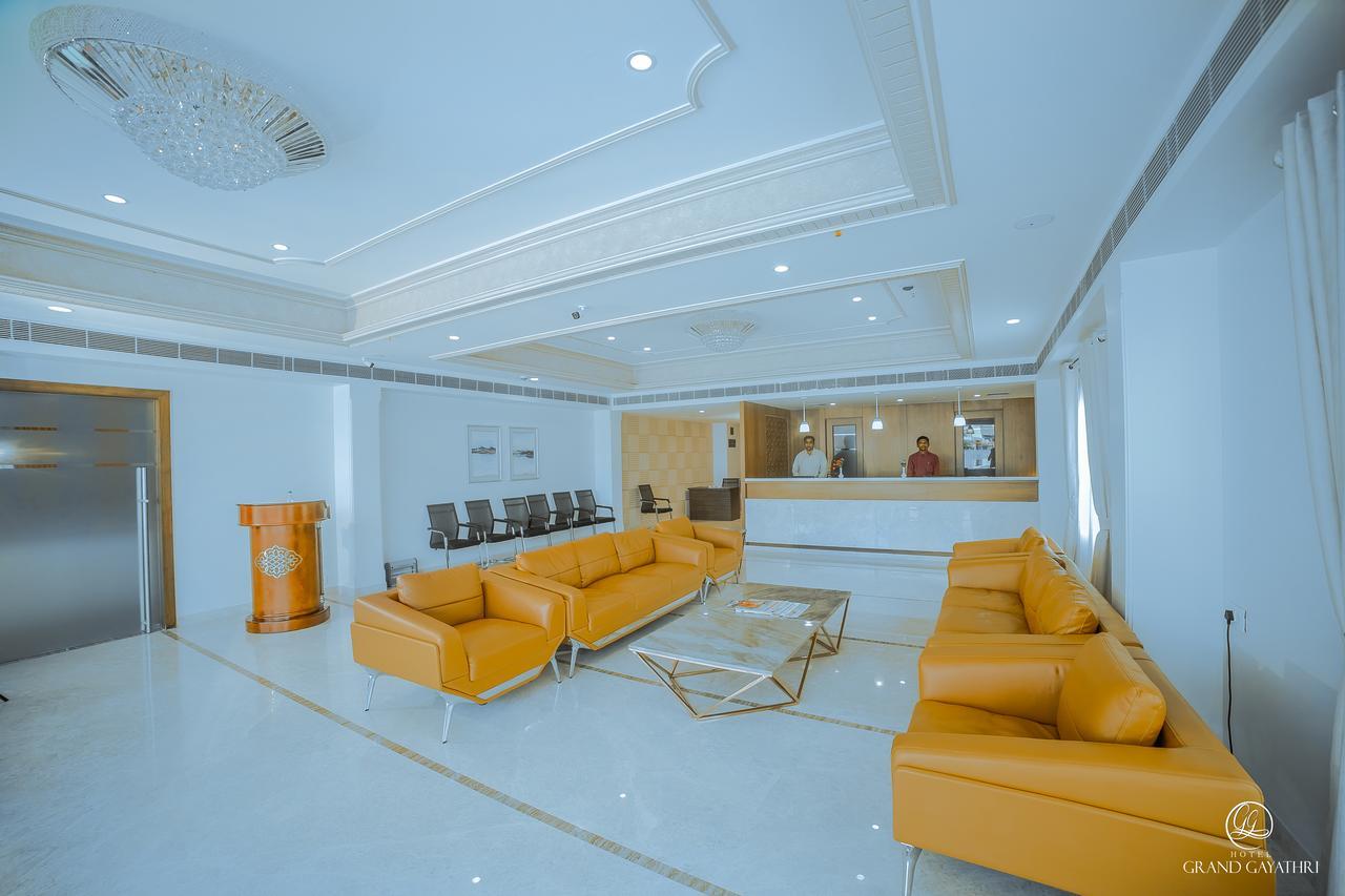 Hotel Grand Gayathri Khammam Exterior photo