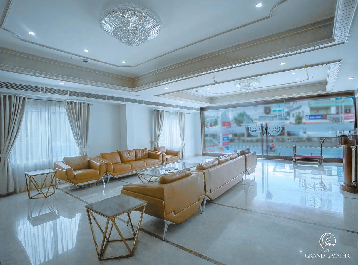 Hotel Grand Gayathri Khammam Exterior photo