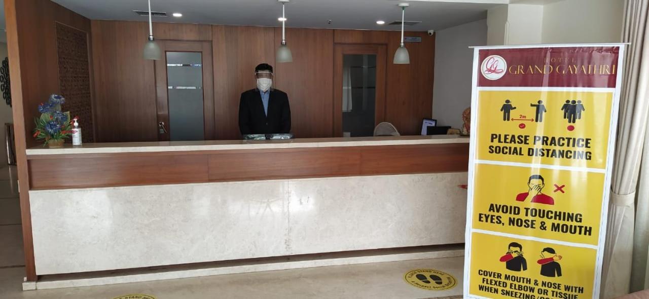 Hotel Grand Gayathri Khammam Exterior photo