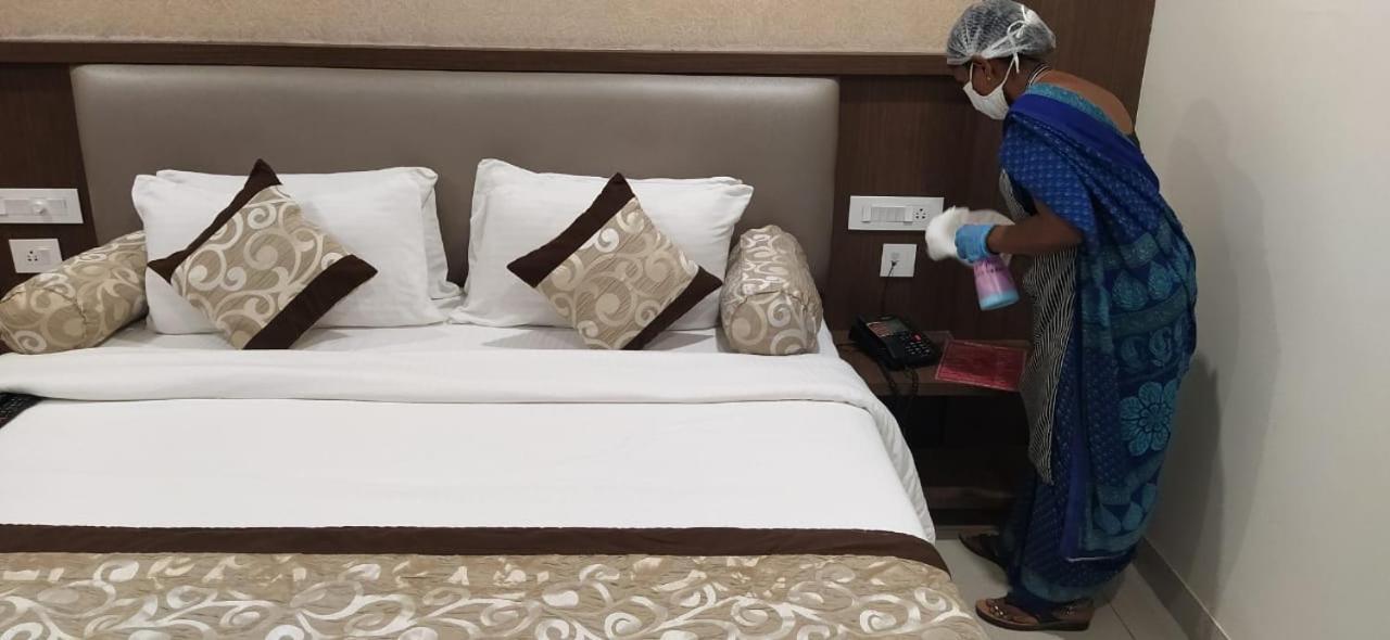 Hotel Grand Gayathri Khammam Exterior photo